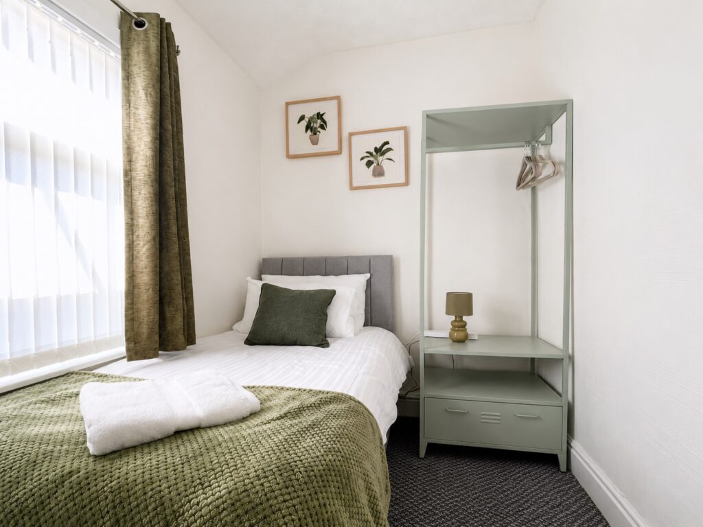 Single bedroom at Atlantean Properties 4-bed serviced accommodation in Bootle