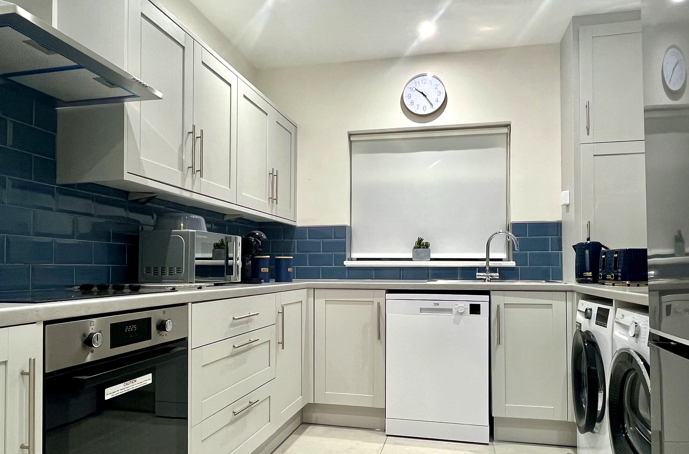 Kitchen hob and appliances in Atlantean Properties 4 bedroom serviced accommodation in North Liverpool